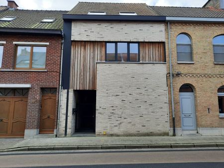 GELIJKVLOERS APPARTEMENT MET TUIN, TERRAS EN 2 SLAAPKAMERS - Photo 4