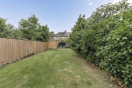 4 bedroom semi-detached house to rent - Photo 3