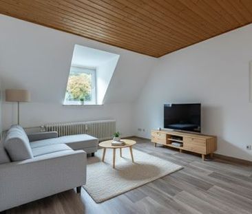 Ca. 51 m² große 2-Zimmer-Dachgeschosswohnung mit Tageslichtbad in H... - Photo 1