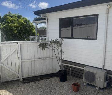 Looking for a home with great street appeal? - Photo 3