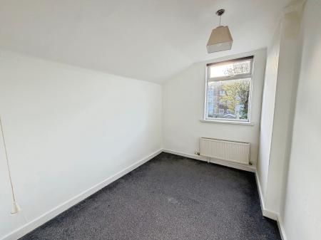 3 bedroom Terraced House To Let - Photo 5