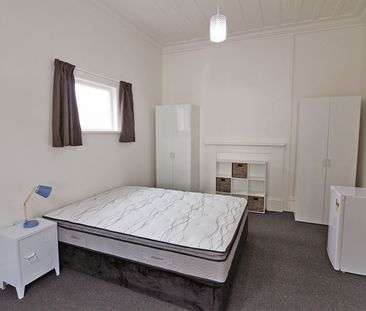 Duke Street Villa 5 bedroom or 7 bedroom - Available now! - Photo 6