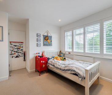 4 bedroom semi-detached house to rent - Photo 5