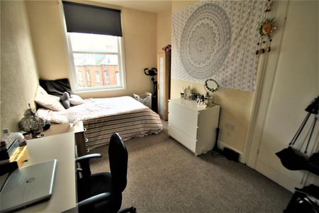 Ridgeway Terrace, Woodhouse, LS6 2HU, Leeds - Photo 2