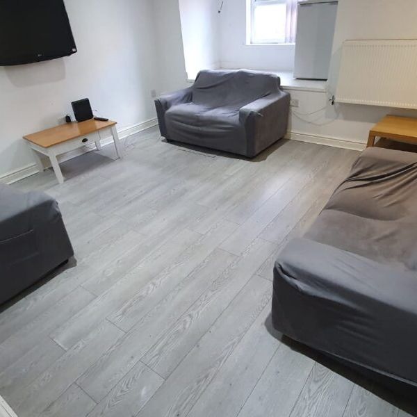 Headingley Mount, Headingley, Leeds, LS6 3EL - Photo 1