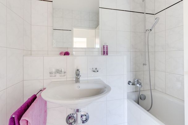 Living centrally in Muttenz and yet in the countryside - Photo 1