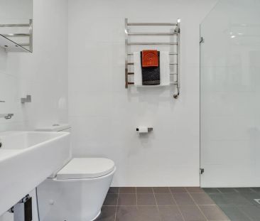 Modern Studio Unit - Photo 3