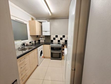 4 bedroom flat share to rent - Photo 4