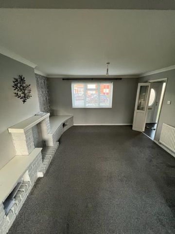 3 bedroom semi-detached house to rent - Photo 2