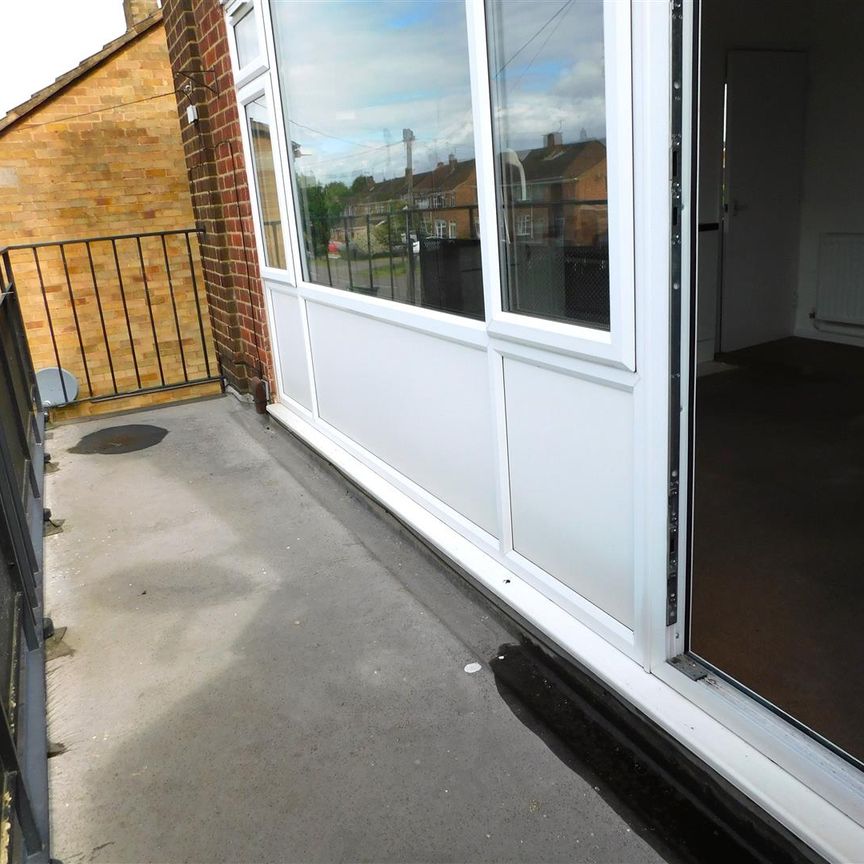 St. Nicolas Park Drive, Nuneaton - Photo 1