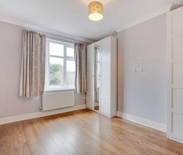 4 bedroom semi-detached house to rent - Photo 5