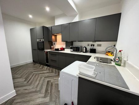 1 bedroom in a flat share to rent - Photo 4