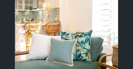 LUXURY & LOCATION - Photo 3