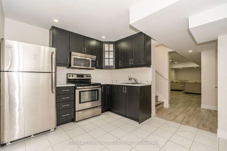 Detached Home For Lease | E9254507 - Photo 4