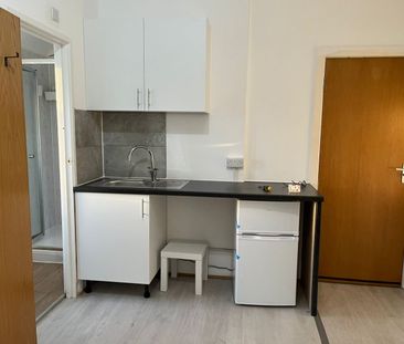 Studio Flat, North Circular Road, NW10 - Photo 4