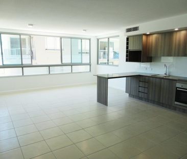 BEACHSIDE UNIT WITH POOL, GYM AND STEAM ROOM - Photo 4