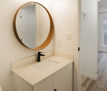 Kingston: Black Accents – 710 Westminster, Winnipeg, MB - Photo 2