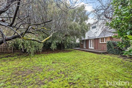 CHARM, SPACE AND CONVENIENCE ALL IN ONE! - Photo 2