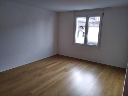 1 MONAT MIETZINSFREIE ZEIT - GROSSE 3.5-ZIMMERWOHNUNG MIT LOGGIA - Photo 3