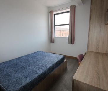 9 bedroom flat to rent - Photo 4