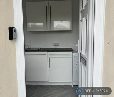 1 bedroom penthouse to rent - Photo 4