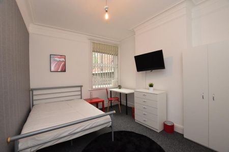 6 bedroom terraced house to rent - Photo 5