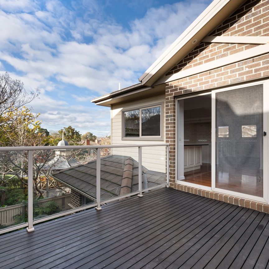 2 Kingswood Rise, Box Hill South VIC 3128 - Photo 1