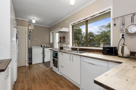 Charming Two Bedroom Unit - Photo 5