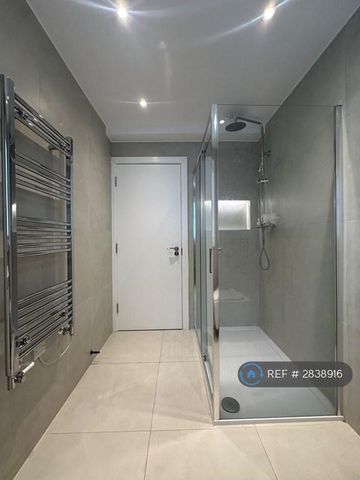 3 bedroom flat to rent - Photo 5