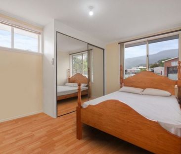 Easy-Care, Updated Claremont Home - Photo 4