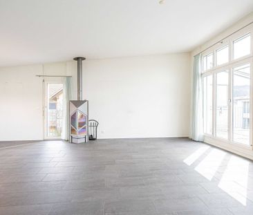 Rent a bright 4.5-room penthouse apartment with terrace in Boll/Vec... - Photo 1
