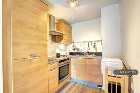 1 bedroom flat to rent - Photo 4