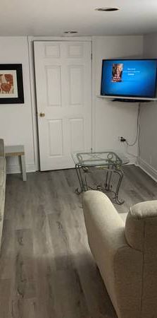 2 Bedroom Basement Apartment - Photo 1