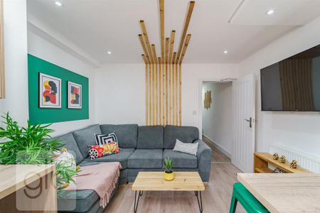 1 bedroom in a house share to rent - Photo 2