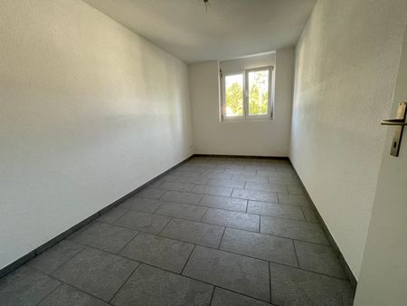Helle 4.5-Zimmerwohnung mit Aussicht - Photo 2