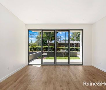 Luxury 3 Bedroom Townhouse - Close To Town - Photo 4
