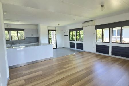 Renovated Family Home....Stroll to the Beach & Parks! - Photo 2