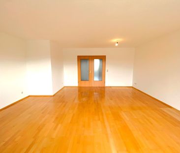 Frisch renovierte 4-Zimmer-Wohnung mit Balkon, Keller und Tiefgarag... - Foto 1