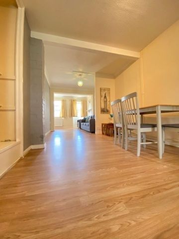 5 bedroom semi-detached house to rent - Photo 4