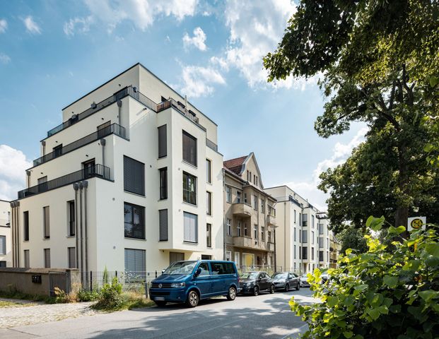 Wunderschöne, lichtdurchflutete Wohnung mit EBK & Balkon im grünen Buch - Photo 1