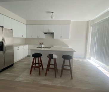 For Lease - 36 Rochester Drive, Barrie, Ontario - Photo 1