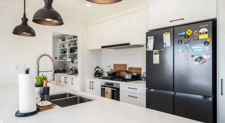 Spacious 4-Bedroom Family Home - Photo 5