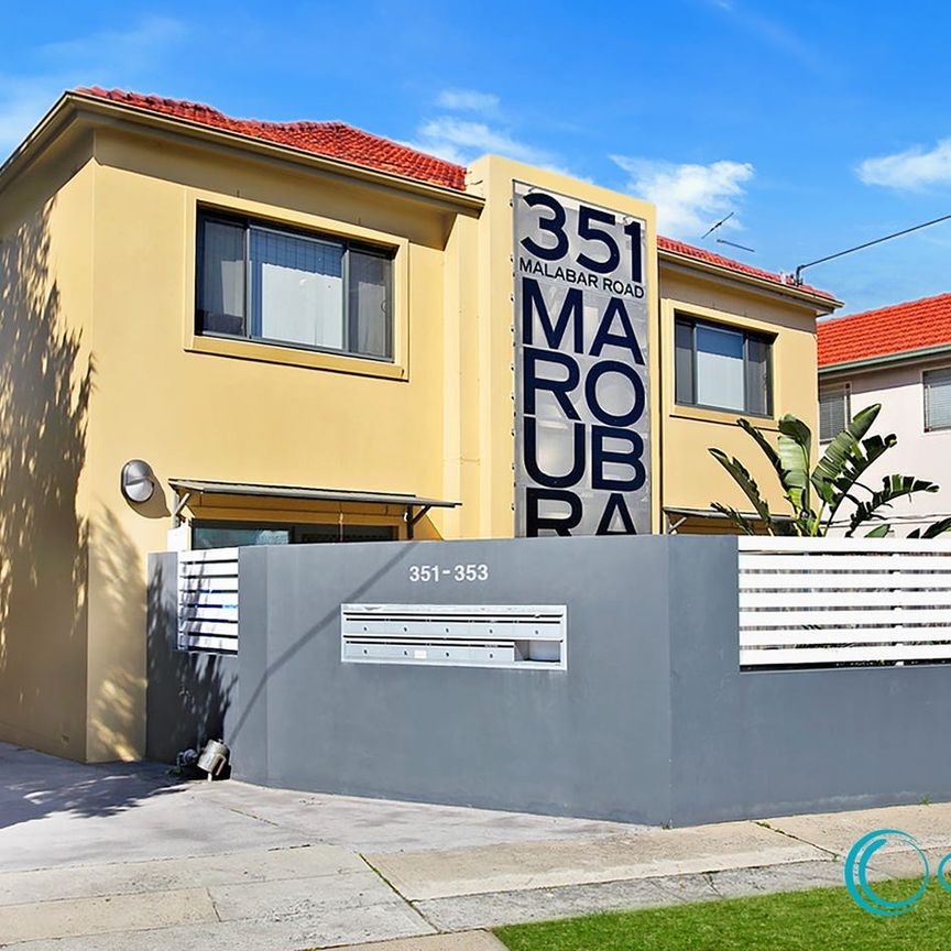 Contemporary Beachside Living – Spacious 3-Bedroom Apartment with Courtyard & Garage” - Photo 1