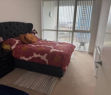 1 Bed Flat, Discovery Tower, E16 - Photo 3