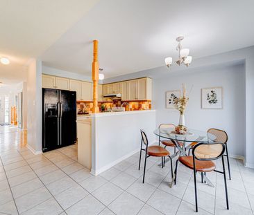 For Lease - 370 Flagstone Way, Newmarket, Ontario - Photo 2