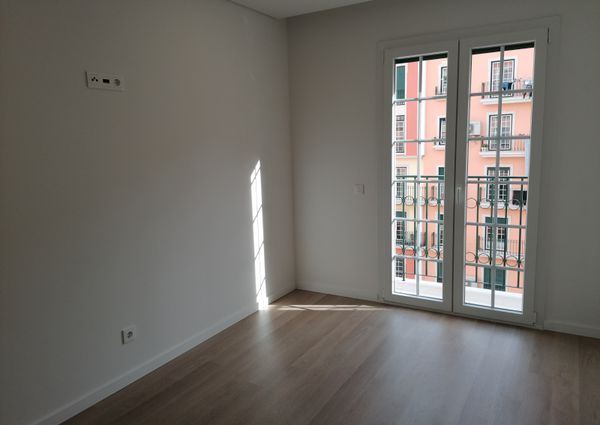 Fantástico Apartamento T2 para Arrendamento na Amadora