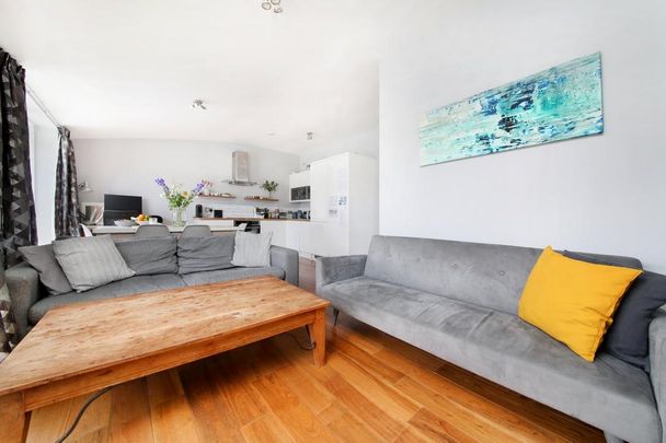 2 bedroom flat to rent - Photo 1
