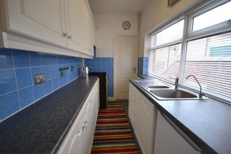 2 bedroom terraced house to rent - Photo 2