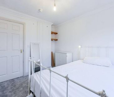 4 bedroom semi-detached house to rent - Photo 6