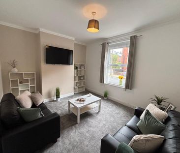 4 bedroom terraced house to rent - Photo 1